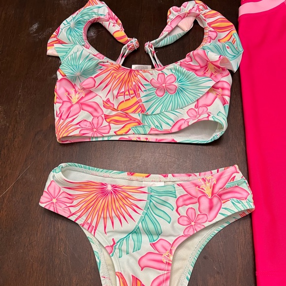 2 Piece Swimsuit with Rashguard - Picture 5 of 5